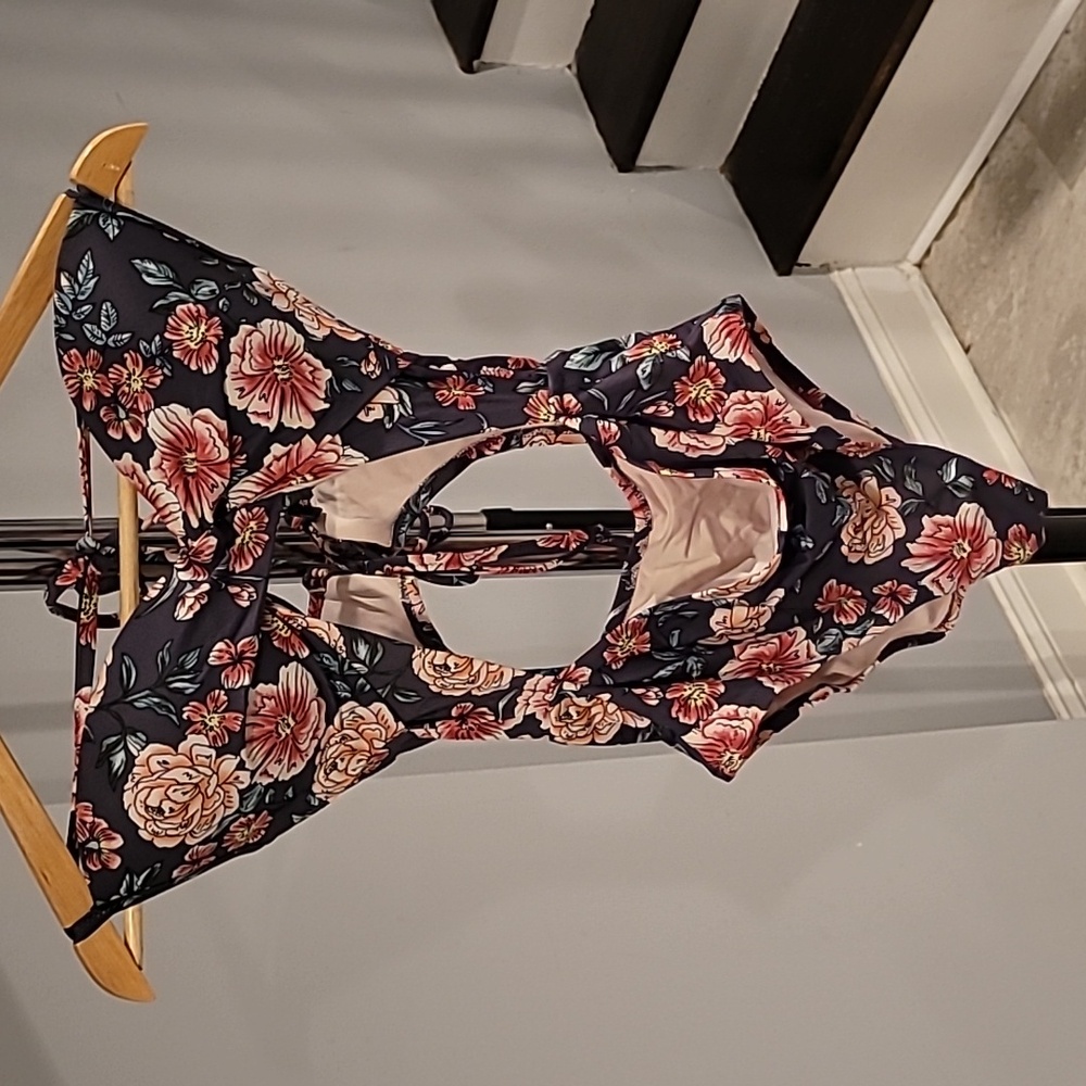 Shade & Shore Molded Cup One Piece Cutout Swimsuit